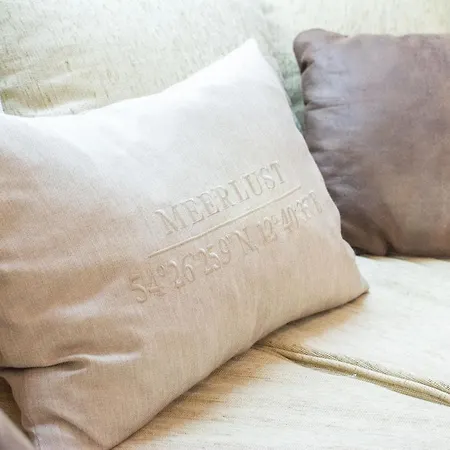 Villanelle - & * Busum