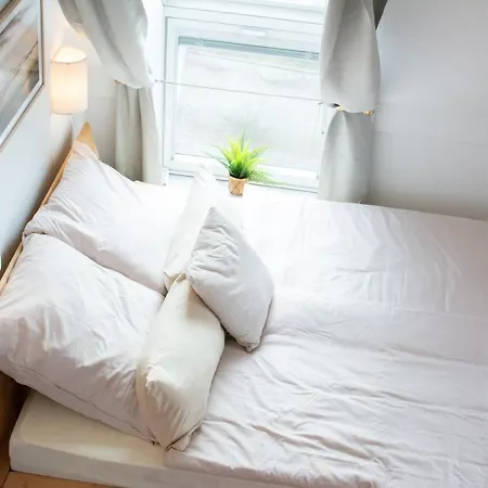 Villanelle - & Apartment